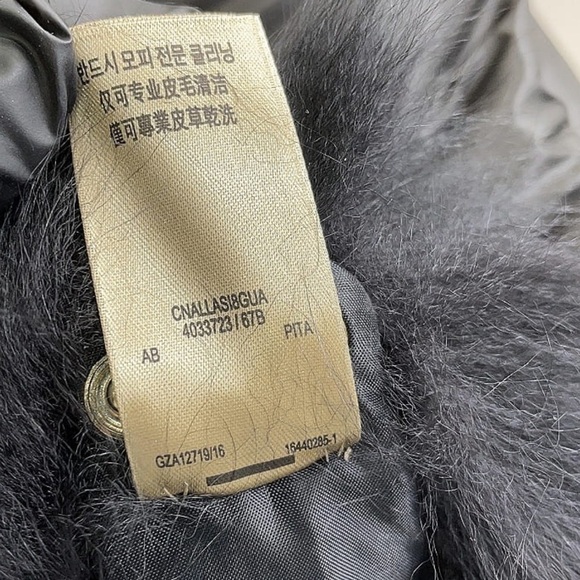 BURBERRY London Fur Collar Oversized Puffer Down Jacket Black Gold Hardware Med - Picture 9 of 12